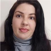 Profesora didáctica en sacar patrones, corte y confección